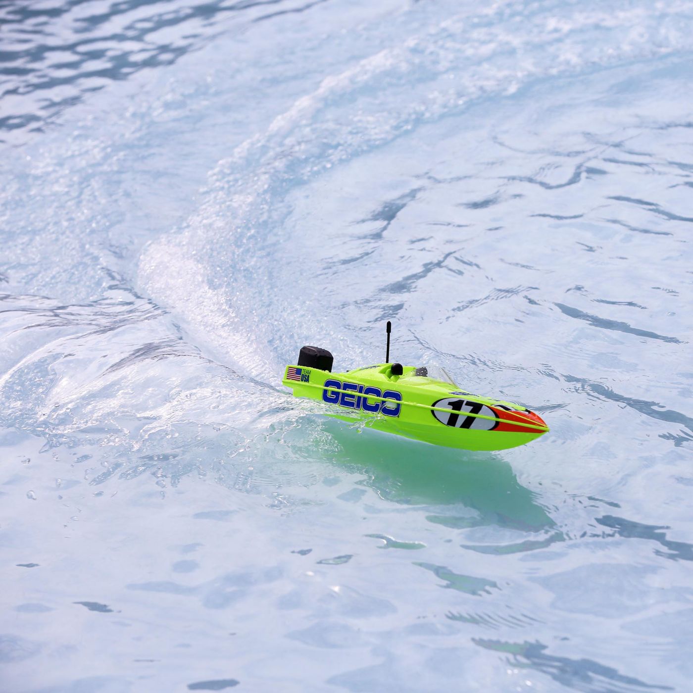 Miss GEICO 17" Power Boat Racer Self-Righting Deep-V RTR Horizon Hobby